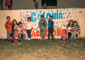 TEODELINA 𝐂𝐀𝐌𝐏𝐀𝐌𝐄𝐍𝐓𝐎 𝐘 𝐅𝐎𝐆𝐎𝐍 𝐏𝐀𝐑𝐀 𝐃𝐄𝐒𝐏𝐄𝐃𝐈𝐑 𝐋𝐀 𝐂𝐎𝐋𝐎𝐍𝐈𝐀