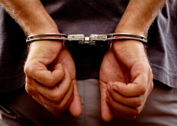 TEODELINA: AMENAZÓ A SU PAREJA CON UN ARMA DE FUEGO Y TERMINÓ EN LA COMISARÍA