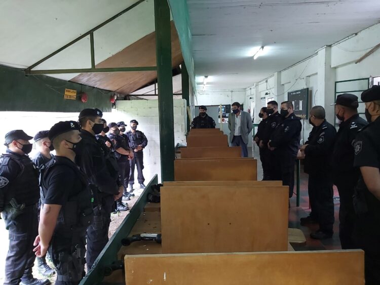 UNIDAD REGIONAL VIII: CAPACITACIÓN ESPECÍFICA Y ADIESTRAMIENTOS ESPECIALES PARA LOS NUEVOS EFECTIVOS DE LA POLICÍA DE SANTA FE 