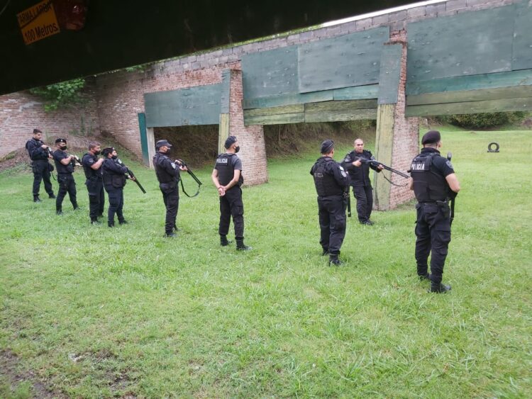 UNIDAD REGIONAL VIII: CAPACITACIÓN ESPECÍFICA Y ADIESTRAMIENTOS ESPECIALES PARA LOS NUEVOS EFECTIVOS DE LA POLICÍA DE SANTA FE 