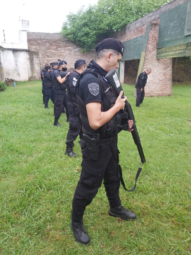 UNIDAD REGIONAL VIII: CAPACITACIÓN ESPECÍFICA Y ADIESTRAMIENTOS ESPECIALES PARA LOS NUEVOS EFECTIVOS DE LA POLICÍA DE SANTA FE 