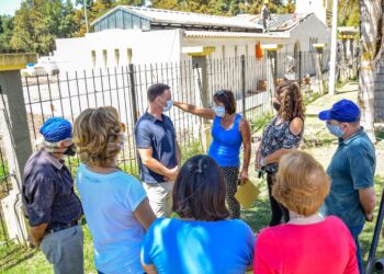 EL SENADOR ENRICO ESCUCHÓ A VECINOS DE RUFINO QUE PIDEN QUE SE AMPLIE LA OBRA DEL PARQUE MUNICIPAL