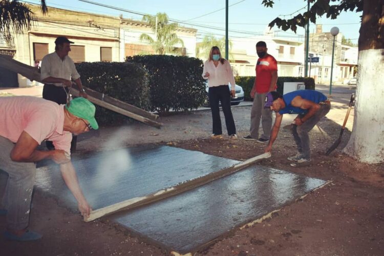 RENOVACIÓN DE LA PLAZA DE ARRIBEÑOS.