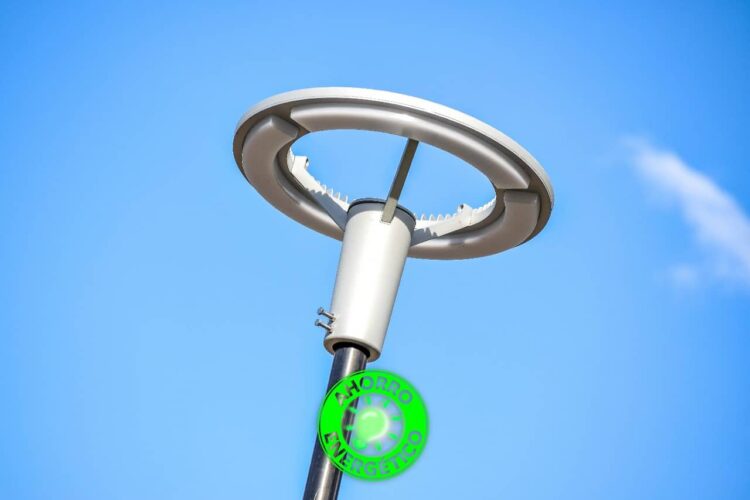 ENRICO Y GIANETTI AVANZAN CON  OBRA DE ILUMINACION LED Y PARQUIZACIÓN EN PREDIO DEL FERROCARRIL PARA CONECTAR A LOS VECINOS DE WHEELWRIGHT