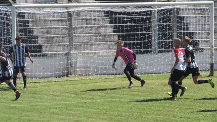 LOS “LOMOS NEGROS” GANARON 2 A 1 A SPORTSMAN CARMELENSE