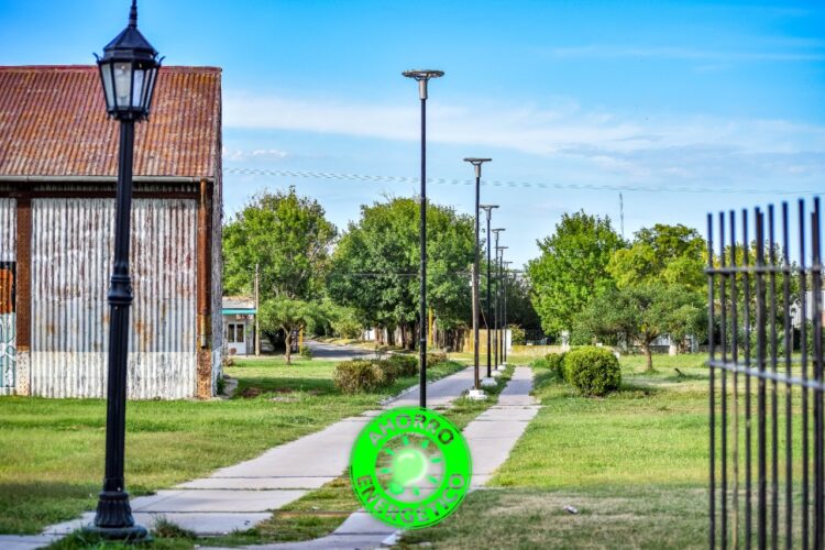 ENRICO Y GIANETTI AVANZAN CON  OBRA DE ILUMINACION LED Y PARQUIZACIÓN EN PREDIO DEL FERROCARRIL PARA CONECTAR A LOS VECINOS DE WHEELWRIGHT