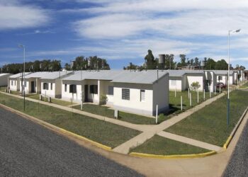 ENRICO SOLICITA QUE EL GOBIERNO PROVINCIAL NO DEMOREN MÁS EL INICIO DE LAS 64 VIVIENDA EN VENADO TUERTO