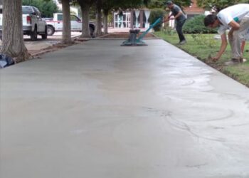 VANZA LA RENOVACIÓN DE LA PLAZA EN ASCENSIÓN.