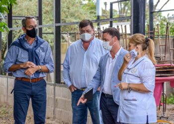 VUELTA A CLASES : EL SENADOR ENRICO BRINDÓ APOYO PARA LOGRAR LA REMODELACIÓN DE BAÑOS EN LA ESCUELA N° 587 DE SANCTI SPÍRITU