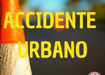 TEODELINA: BOMBEROS VOLUNTARIOS : una motocicleta habría chocado una camioneta estacionada.