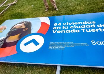 SENADOR ENRICO: “HOY SE INICIÓ LA CONSTRUCCIÓN DE 64 NUEVAS VIVIENDAS EN VENADO TUERTO”