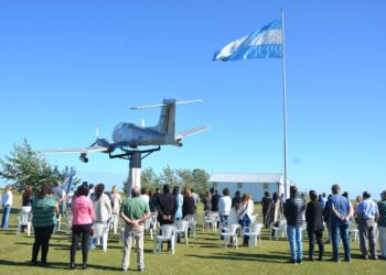 ACTO POR EL DÍA DEL VETERANO Y DE LOS CAÍDOS EN LA GUERRA DE MALVINAS