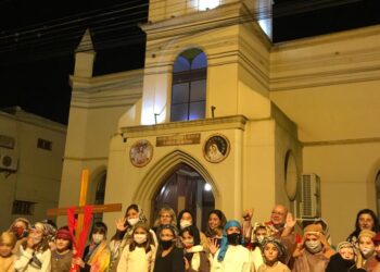 TEODELINA: MULTITUDINARIO  VIA CRUSIS POR LAS CALLES DE LA LOCALIDAD