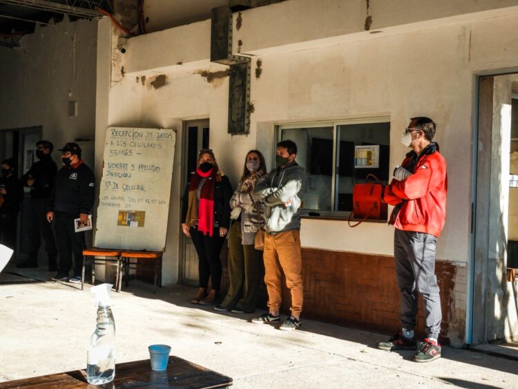 TEODELINA: UN 25 DE MAYO DIFERENTE  CON PLAN DETECTAR