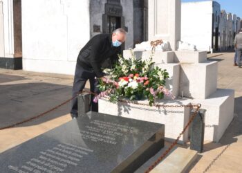 VILLA CAÑAS : Colocación de ofrenda florar en homenaje a Juan Cañás y Rey ⠀