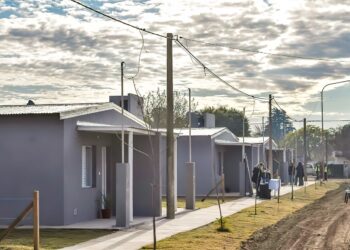 ENRICO IMPULSÓ NUEVAS GESTIONES PARA QUE MÁS FAMILIAS DE LA REGIÓN PUEDAN CONCRETAR SUEÑO DE LA CASA PROPIA