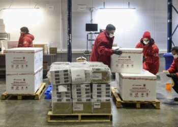 El lunes llegan más de 930 mil vacunas AstraZeneca producidas con México