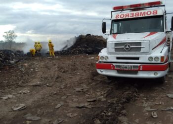 TEODELINA : INCENDIO DE PASTIZALES EN EL CFR EL CHAÑAR