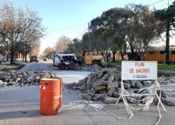 VILLA CAÑAS AVANZA EL PLAN DE BACHEO