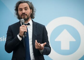 Cafiero: se está “estudiando” una suba del Salario Mínimo, Vital y Móvil