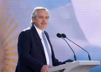 El Presidente anuncia la ampliación de becas a estudiantes universitarios