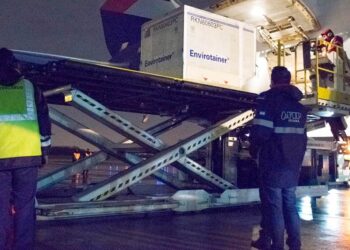 Jornada histórica: llegaron tres aviones con vacunas y se superaron las 30 millones