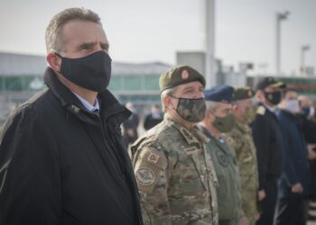 Rossi despidió a los cascos azules que partieron hacia Chipre