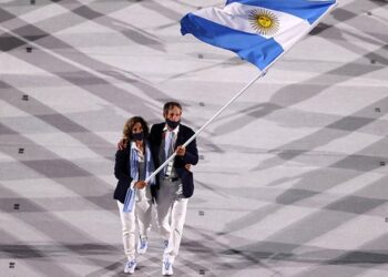 Con Lange y Carranza Saroli a la cabeza, Argentina desfiló en la ceremonia inaugural de Tokio 2020