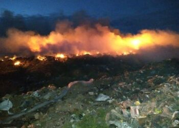 TEODELINA: INCENDIO EN EL BASURAL PONE EN RIESGO AL BARRIO EL PROGRESO