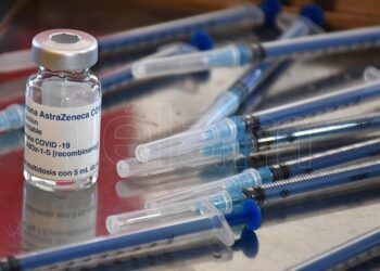 Llegan al país 400 mil dosis de vacunas AstraZeneca donadas por España