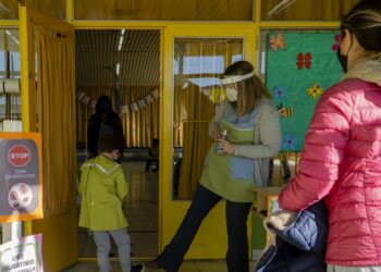  CORONAVIRUS  Ante una probable tercera ola, Geffner recomendó “no abandonar” las “burbujas escolares”