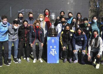 Se firmó el acuerdo para que los medios públicos televisen la Liga Femenina de Fútbol