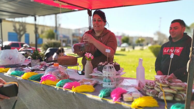 TEODELINA DOMINGO A PLENO SOL EN LA PLAZA ITUZAINGO!!!
