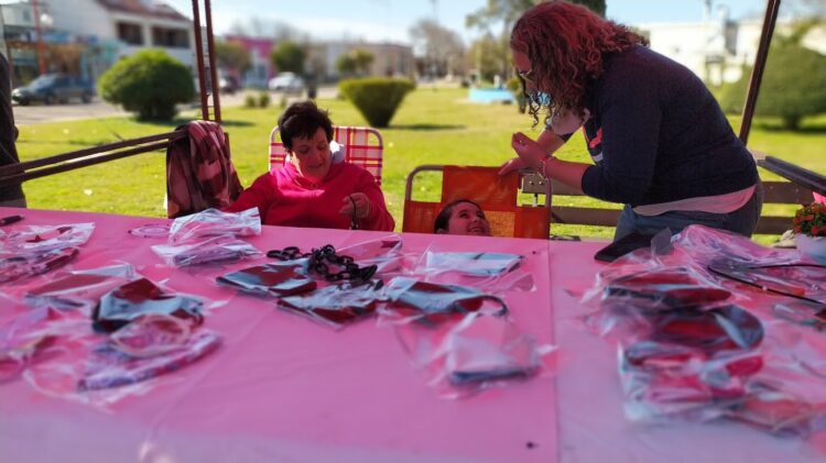 TEODELINA DOMINGO A PLENO SOL EN LA PLAZA ITUZAINGO!!!