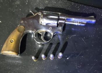 ROSARIO: POLICÍAS APREHENDEN A UNA PAREJA, SECUESTRAN UN ARMA Y  RECUPERAN ELEMENTOS SUSTRAÍDOS EN CENTRO COMERCIAL