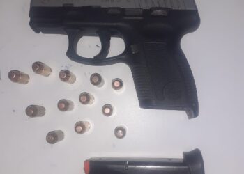 ROSARIO: TRES PERSONAS APREHENDIDAS Y UN ARMA DE FUEGO SECUESTRADA