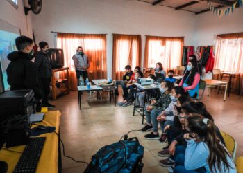 TEODELINA:  𝐂𝐇𝐀𝐑𝐋𝐀 𝐒𝐎𝐁𝐑𝐄 𝐑𝐄𝐂𝐈𝐂𝐋𝐀𝐃𝐎 𝐄𝐍 𝐄𝐋 𝐑𝐄𝐂𝐑𝐄𝐎