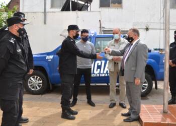 VILLA CAÑAS : GIZZI PARTICIPÓ DE LA ENTREGA DE UN NUEVO MÓVIL A LA COMISARÍA 6TA.