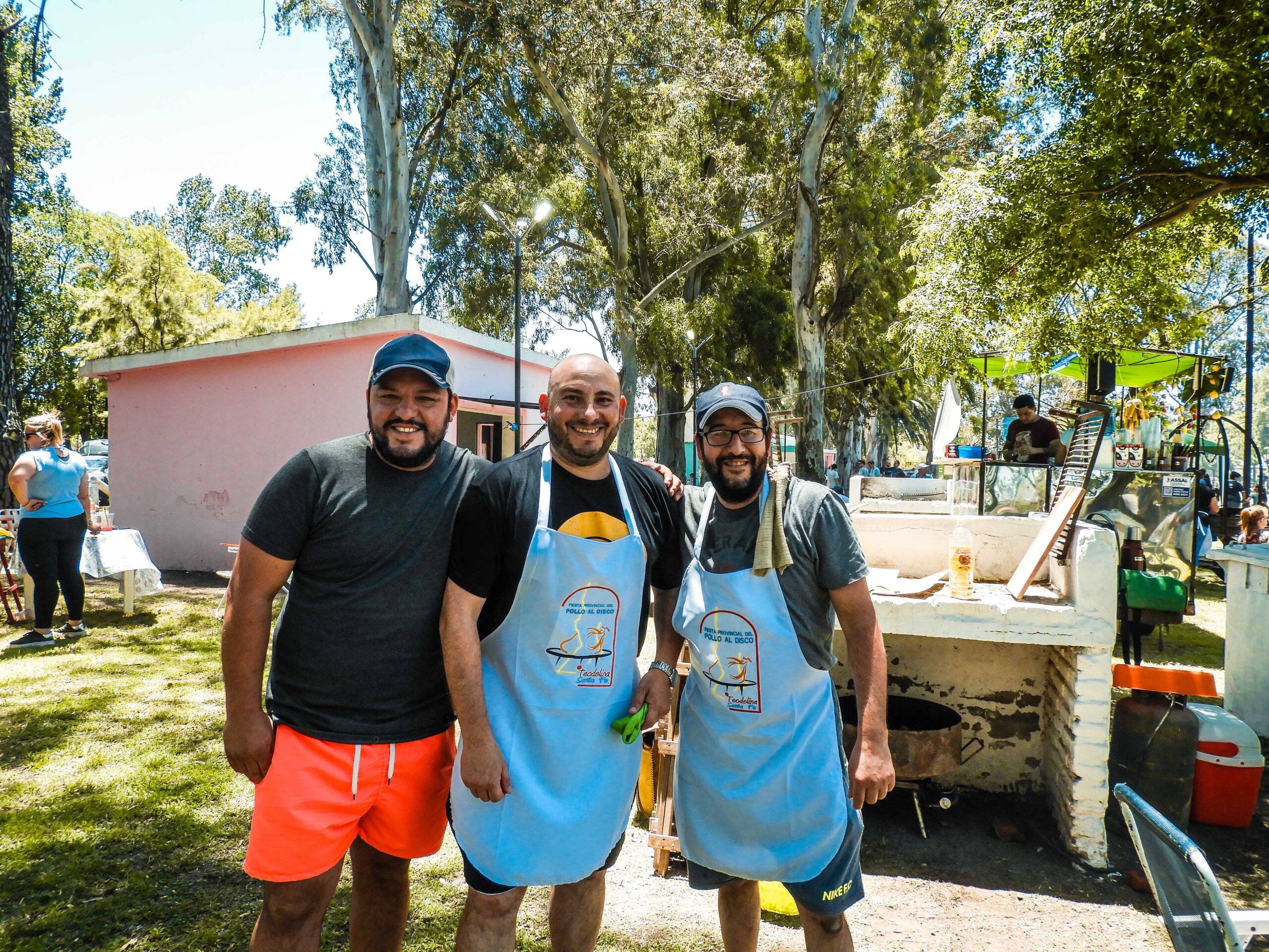 MULTITUDINARIA FIESTA DEL POLLO AL DISCO EN TEODELINA