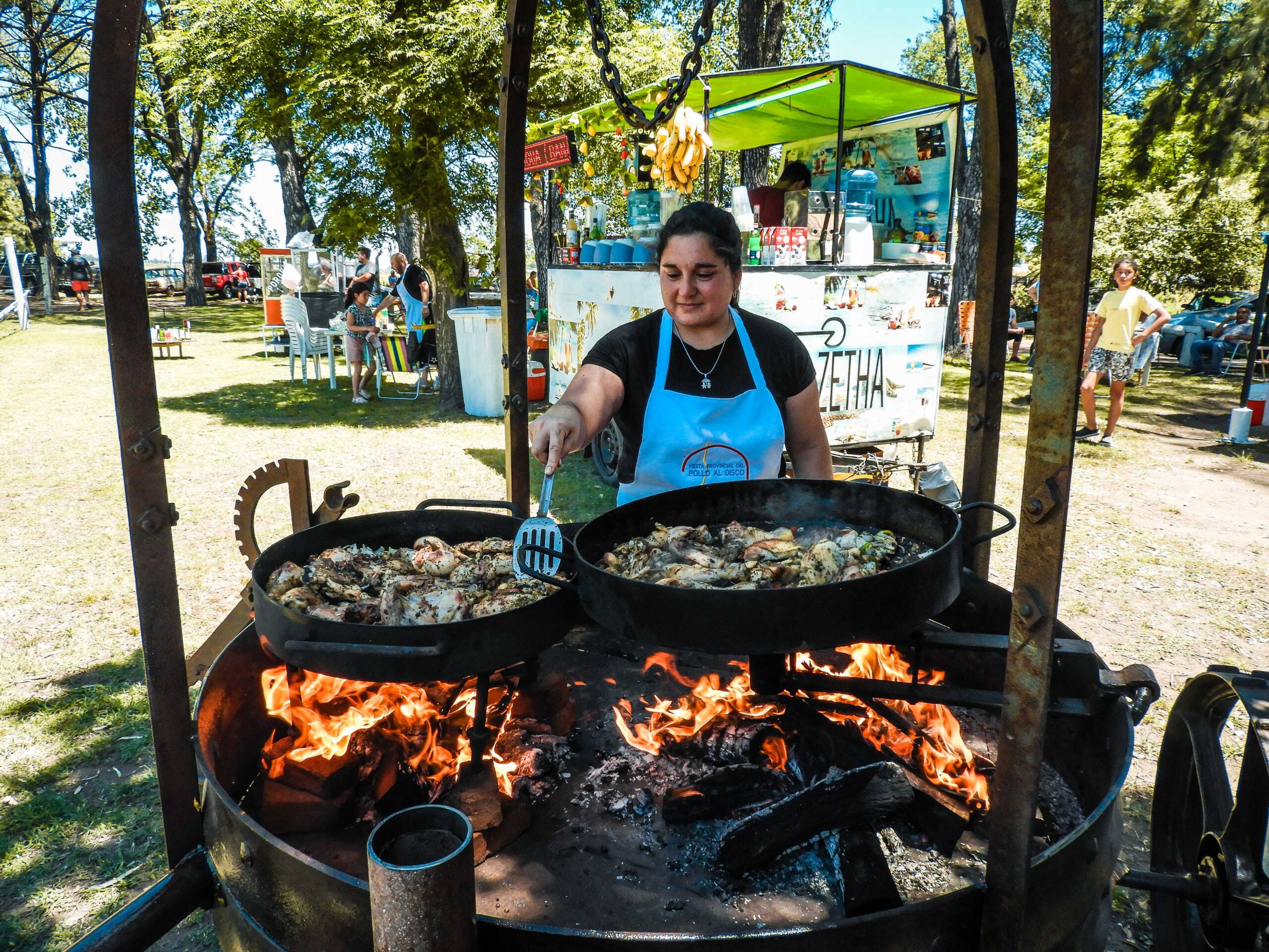 MULTITUDINARIA FIESTA DEL POLLO AL DISCO EN TEODELINA