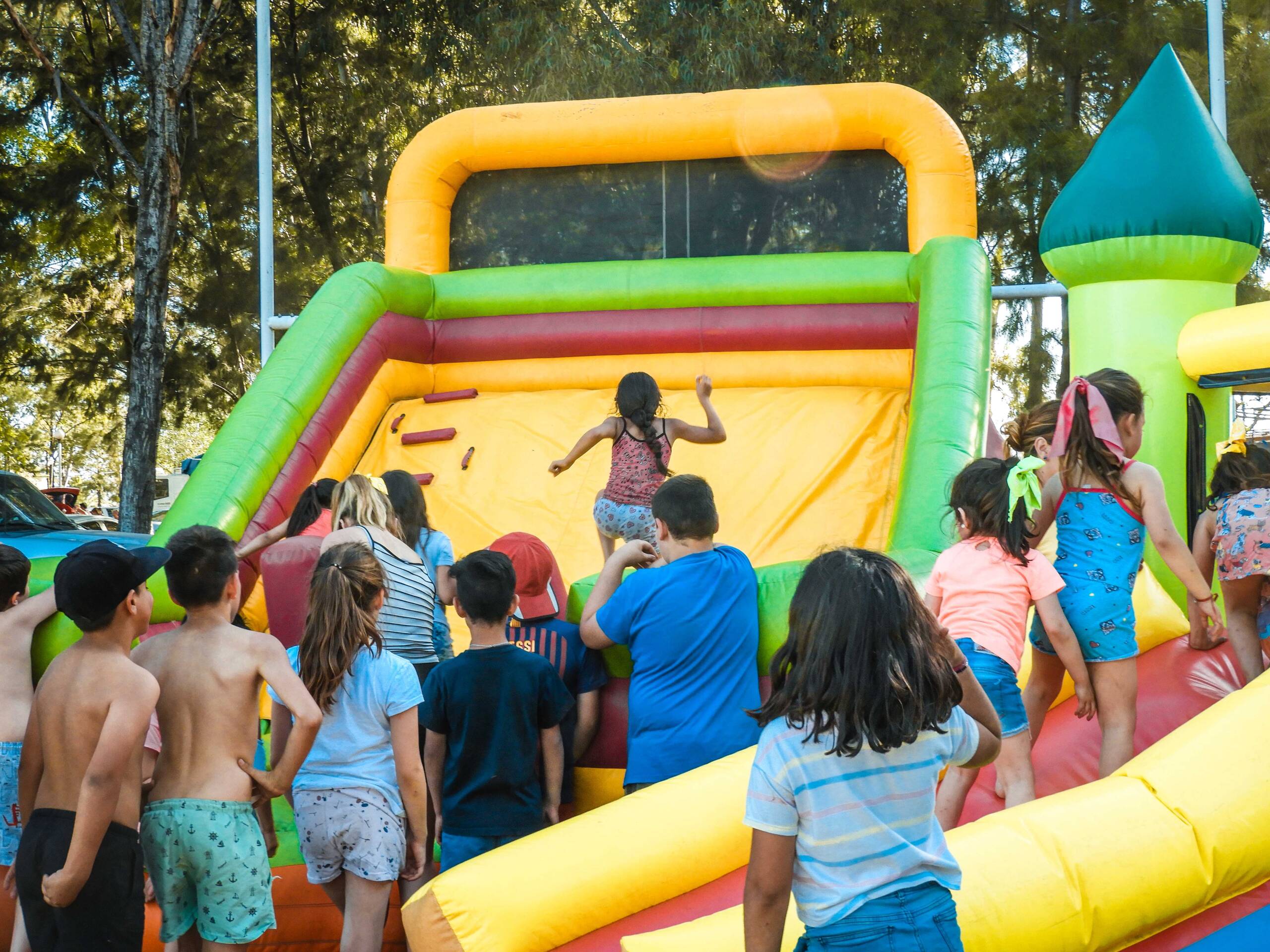 MULTITUDINARIA FIESTA DEL POLLO AL DISCO EN TEODELINA