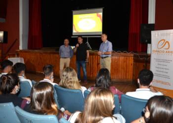 CHARLA SOBRE ADICCIONES CON ALUMNOS DE ESCUELAS SECUNDARIAS
