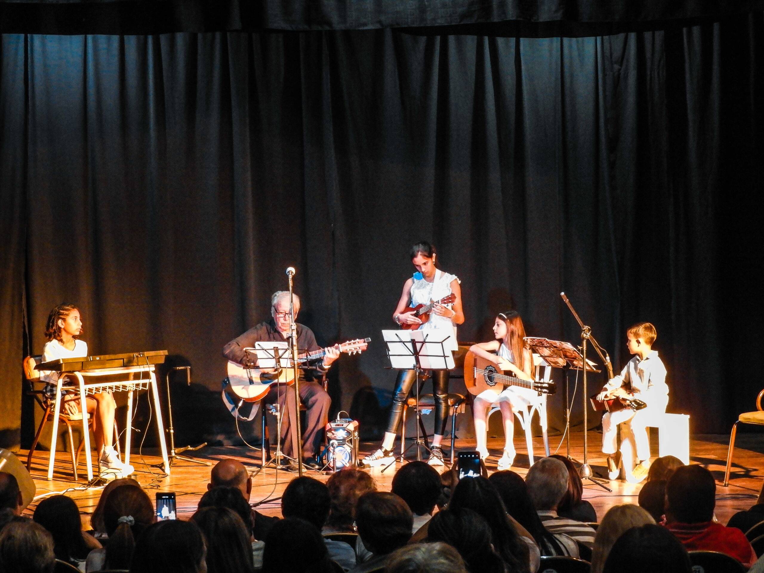 𝟯𝟬° 𝗔𝗡𝗜𝗩𝗘𝗥𝗦𝗔𝗥𝗜𝗢 𝗖𝗔𝗦𝗔 𝗗𝗘 𝗟𝗔 𝗖𝗨𝗟𝗧𝗨𝗥𝗔 | 𝗖𝗶𝗲𝗿𝗿𝗲 𝗱𝗲 𝘁𝗮𝗹𝗹𝗲𝗿𝗲𝘀, 𝗱𝗲𝘀𝗰𝘂𝗯𝗿𝗶𝗺𝗶𝗲𝗻𝘁𝗼 𝗱𝗲 𝗽𝗹𝗮𝗰𝗮 𝗰𝗼𝗻𝗺𝗲𝗺𝗼𝗿𝗮𝘁𝗶𝘃𝗮 𝘆 𝗺𝘂𝗲𝘀𝘁𝗿𝗮 𝗱𝗲 𝘁𝗿𝗮𝗯𝗮𝗷𝗼𝘀.