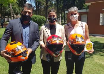 LA APSV ENTREGÓ CASCOS Y CHALECOS A MOTOCICLISTAS DE VENADO TUERTO