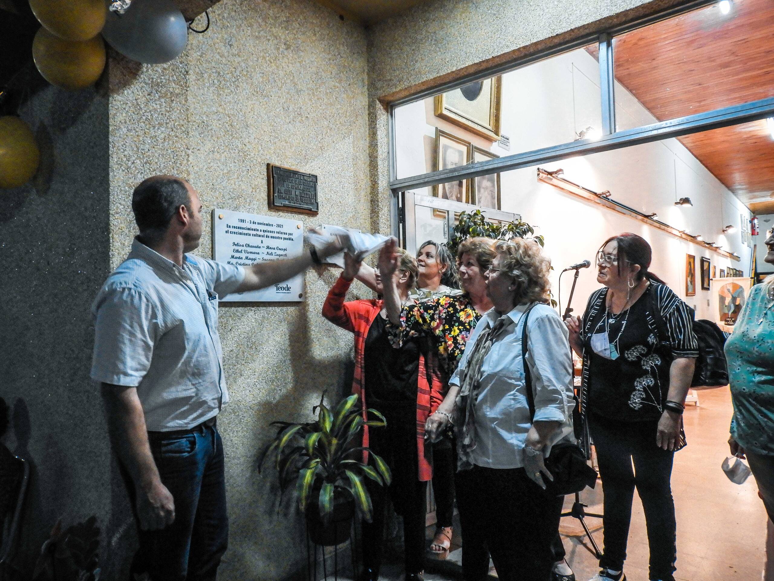 𝟯𝟬° 𝗔𝗡𝗜𝗩𝗘𝗥𝗦𝗔𝗥𝗜𝗢 𝗖𝗔𝗦𝗔 𝗗𝗘 𝗟𝗔 𝗖𝗨𝗟𝗧𝗨𝗥𝗔 | 𝗖𝗶𝗲𝗿𝗿𝗲 𝗱𝗲 𝘁𝗮𝗹𝗹𝗲𝗿𝗲𝘀, 𝗱𝗲𝘀𝗰𝘂𝗯𝗿𝗶𝗺𝗶𝗲𝗻𝘁𝗼 𝗱𝗲 𝗽𝗹𝗮𝗰𝗮 𝗰𝗼𝗻𝗺𝗲𝗺𝗼𝗿𝗮𝘁𝗶𝘃𝗮 𝘆 𝗺𝘂𝗲𝘀𝘁𝗿𝗮 𝗱𝗲 𝘁𝗿𝗮𝗯𝗮𝗷𝗼𝘀.