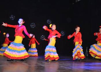 VILLA CAÑAS : “DÉJALA QUE BAILE”: MUESTRA FINAL DEL TALLER DE DANZA MUNICIPAL