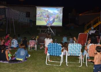 VILLA CAÑAS : CINE INFANTIL EN EL BARRIO 4 HECTÁREAS