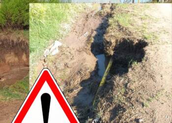 TEODELINA : Pozo en la intersección de las calles España e Italia dejando sin protección el caño maestro de gas.