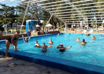 LOS ADULTOS MAYORES DISFRUTAN DE LA COLONIA DE VERANO