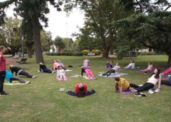 VILLA CAÑAS: MES DE LA MUJER ZUMBA, SALSA Y YOGA EN LA PLAZA